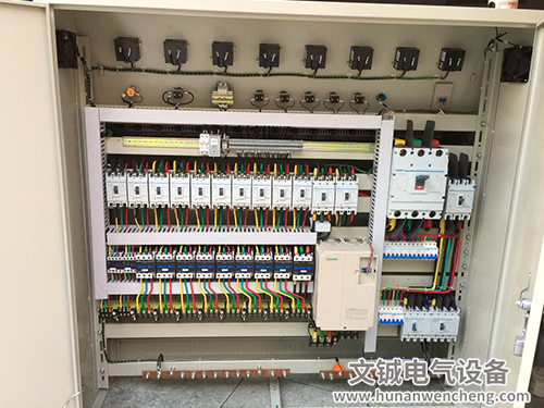 變頻操作臺(tái) (1) 變頻操作臺(tái) (1)